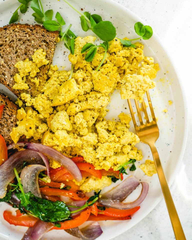 Easy Tofu Scramble (Made in 10 Minutes!) – A Couple Cooks