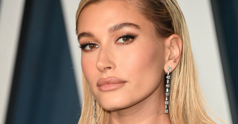 How Hailey Bieber Achieved Her Makeup Look At The Vanity Fair Oscars Party