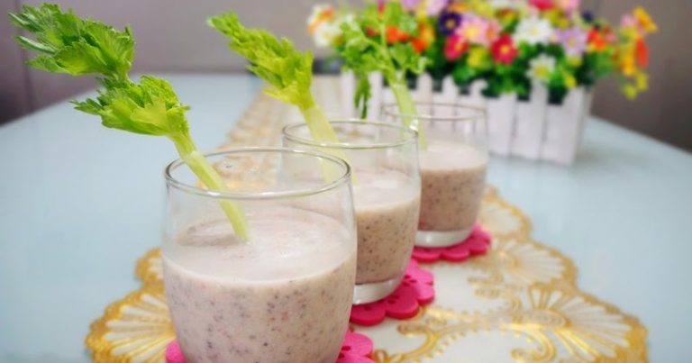 Strawberry and Celery Smoothie with Chia Seeds, So Full of Goodness!