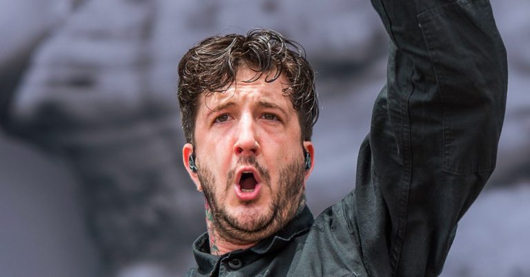 Former OF MICE & MEN Vocalist Austin Carlile Accused of Sexual Assault; AltPress Accused of Burying The Story