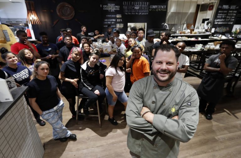 Teens at Dallas cafe make meal kits for needy amid COVID-19