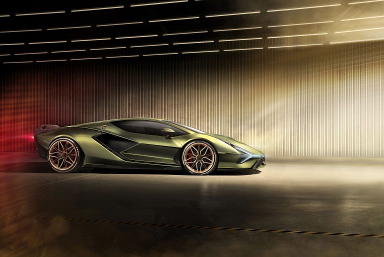 ROARING AHEAD | THE LAMBORGHINI EDITION