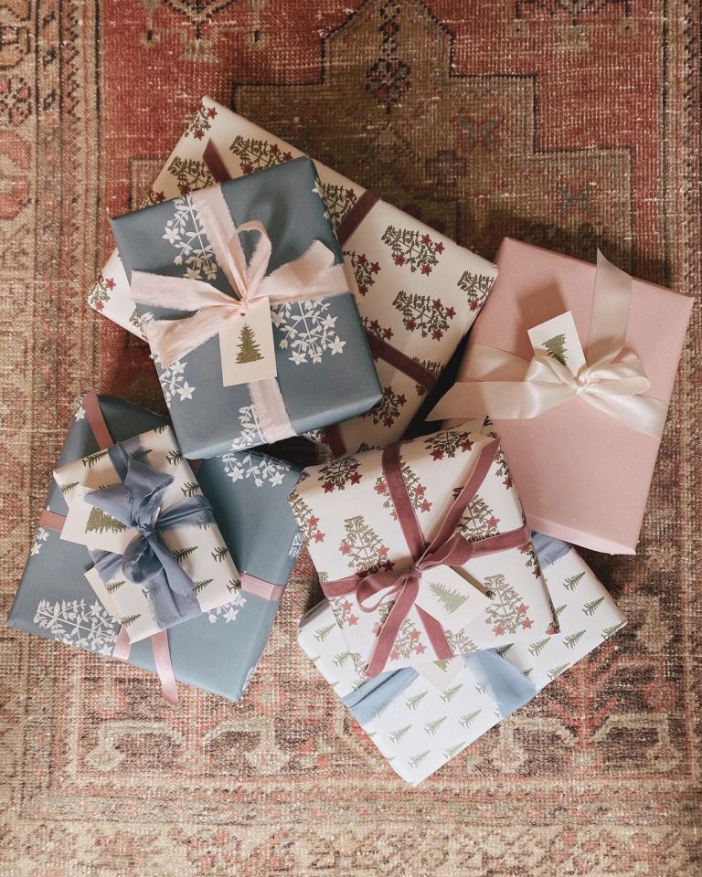 Holiday Gift Wrapping – Julia Berolzheimer