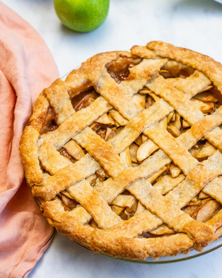 Classic Vegan Apple Pie – A Couple Cooks