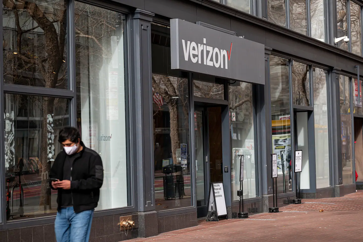 Big Internet outages hit the East Coast, causing issues for Verizon, Zoom, Slack, Gmail