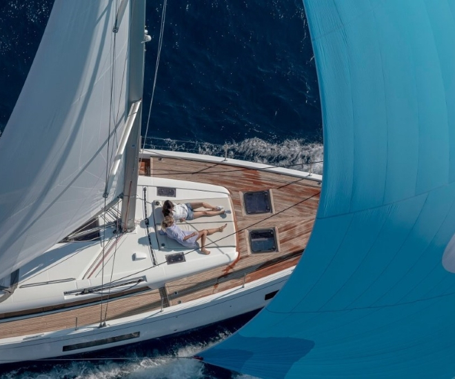 Beneteau Oceanis Yacht 54 Is a Speeding Beauty To Behold