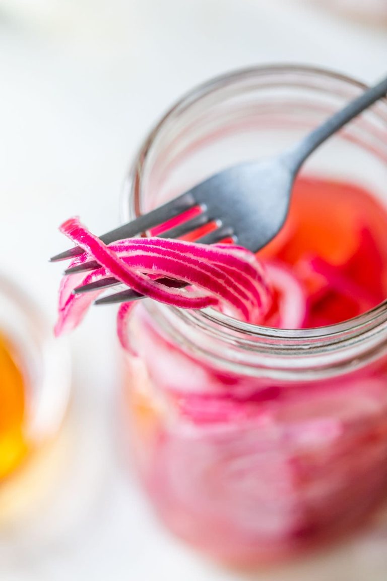 Pickled Onions {Simple in a Mason Jar} – WellPlated.com