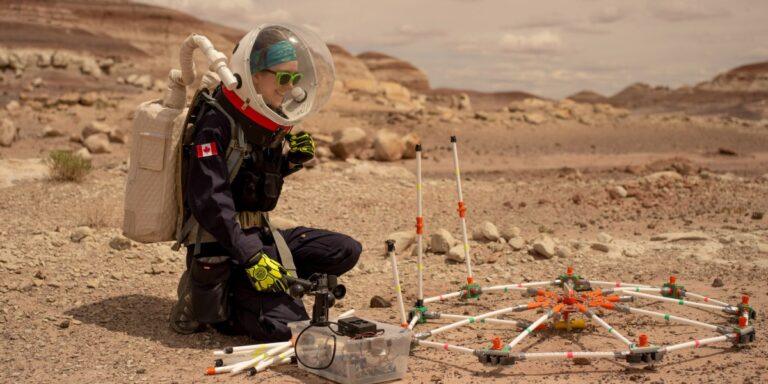 These scientists live like astronauts without leaving Earth