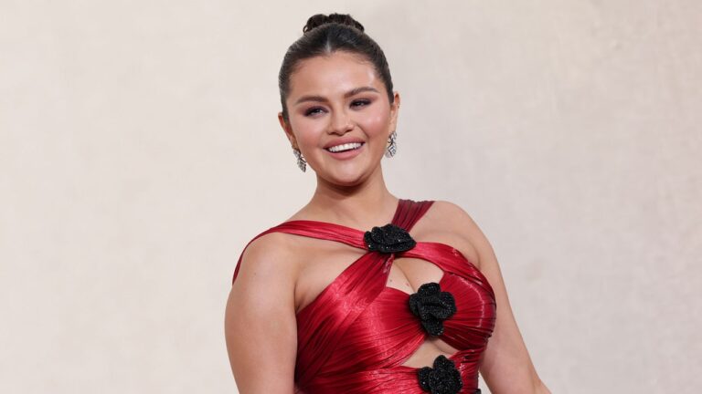 Selena Gomez Posts Powerful Then-and-Now Swimsuit Photos With a Message About Her Changing Body