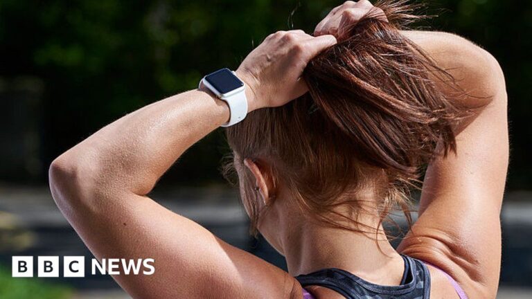 Apple watch: US upholds ban on sale over patent dispute