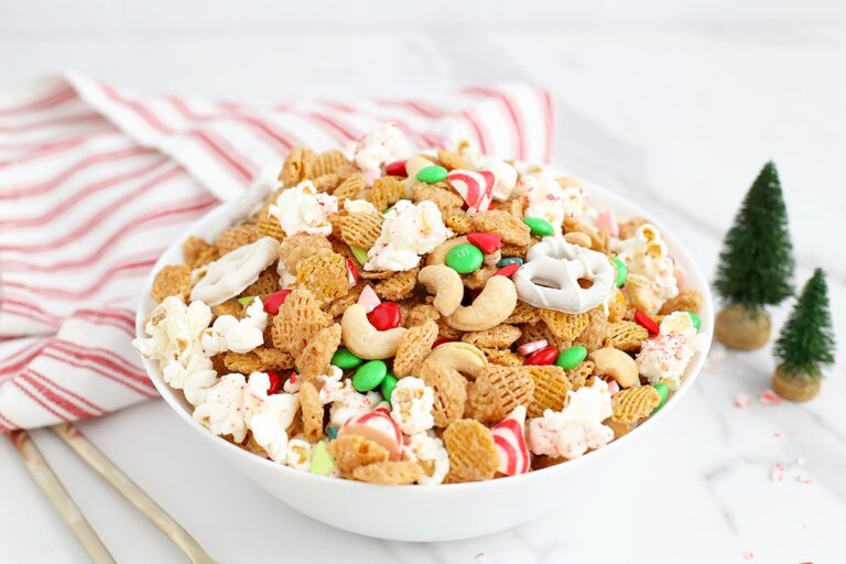 Christmas Snack Mix + Free Printable