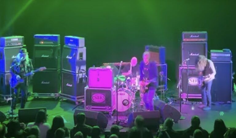 Stephen Malkmus Joined Dinosaur Jr. In Portland: Watch