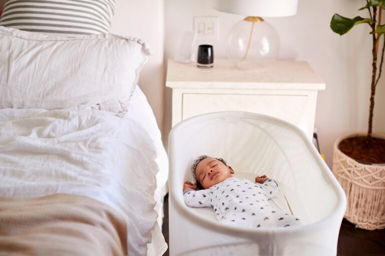 Co-sleeping, other risks linked to sudden infant deaths, study finds